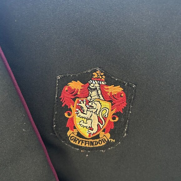 Harry Potter Gryffindor Robe - Picture 5 of 6